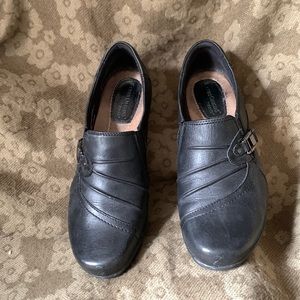 Earth Origins black leather shoes low heel size 9.5